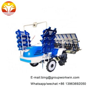 Self-propelled rice transplanter